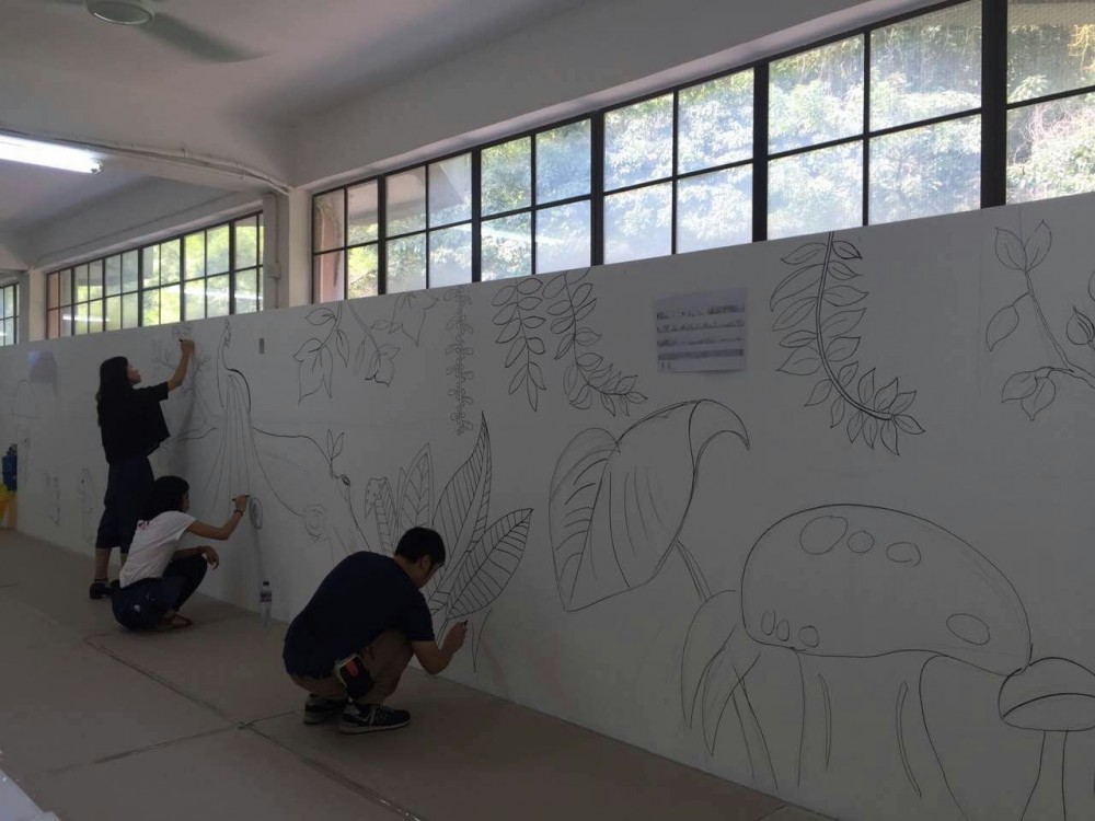 《拥抱艺术2015》墙壁画的创作 第一天
(待续） 